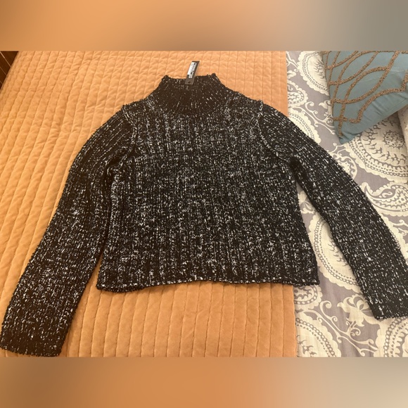 Steve Madden Kirsten Sweater size M NWT - Picture 2 of 4